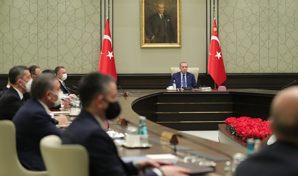 Kısıtlamalar Geri Mi Geliyor? Kapanmalar Başlayacak Mı?